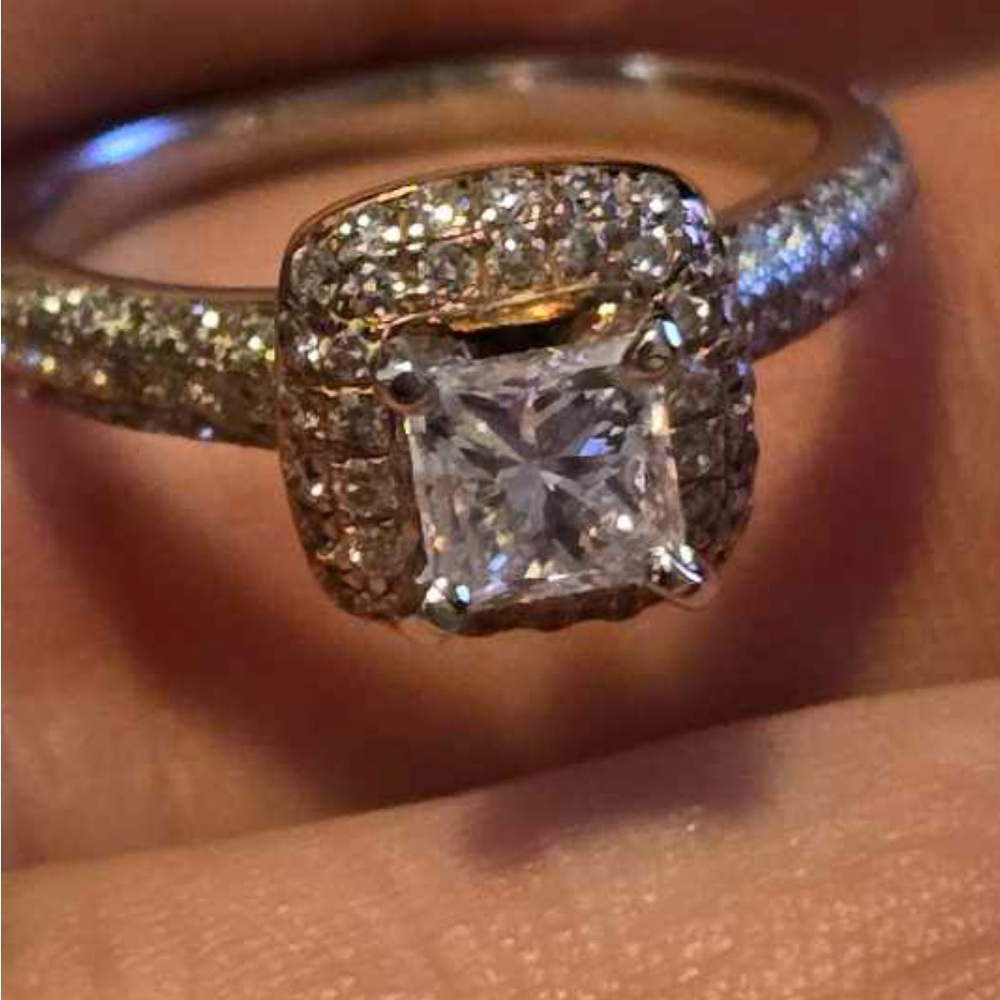 Women’s 14kt Gold & Diamonds Ring 6.75